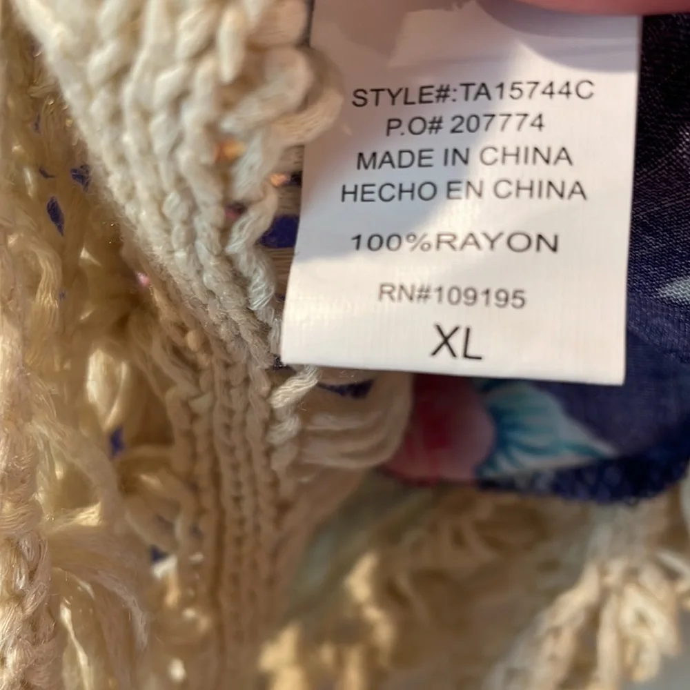 Love J crochet XL top. Floral. Boho. - Picture 3 of 6